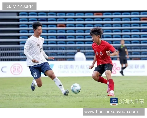 赛后分析：深圳足球队与北京足球队在比赛中的战术灵活性对比探讨